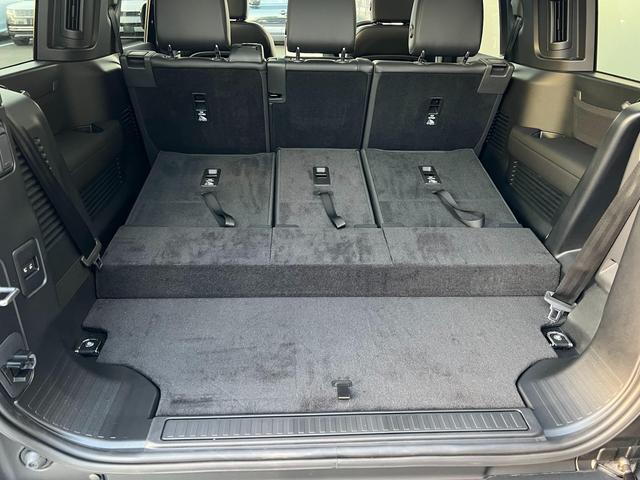 ディフェンダー １３０ＳＥ　Ｄ３００　ディーゼルターボ　４ＷＤ　８人乗エアサス　２２インチ　シートヒーター　液晶ルームミラー　２２インチアルミホイールスタイル５０９８　スライディングパノラミックルーフ（20枚目）