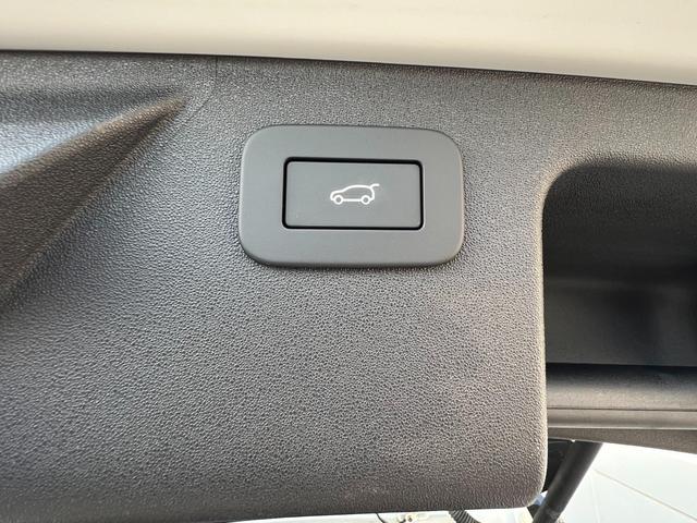 ディスカバリースポーツ ダイナミック　ＳＥ　Ｄ２００　ディーゼルターボ　４ＷＤ　前後シートヒーター　ハンドルヒーター　１９インチブラックＡＷ　電動テールゲート　コントラストルーフ　プライバシーガラス　ブラック本革シート（19枚目）