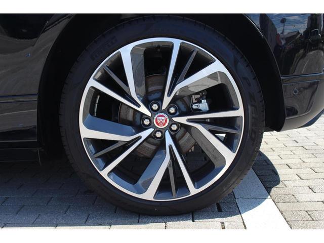 Iペイス SE ジャガー認定中古車 4WD 22ンチ純正AW デジタルミラー エアサスペンション 液晶ルームミラー 固定式ガラスルーフ パワーテールゲート パノラミックルーフ(9枚目)