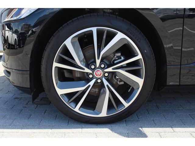 Iペイス SE ジャガー認定中古車 4WD 22ンチ純正AW デジタルミラー エアサスペンション 液晶ルームミラー 固定式ガラスルーフ パワーテールゲート パノラミックルーフ(10枚目)