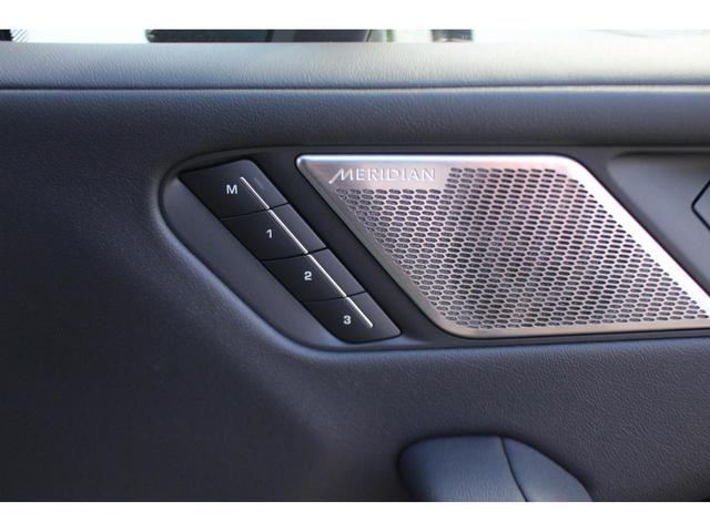 Iペイス SE ジャガー認定中古車 4WD 22ンチ純正AW デジタルミラー エアサスペンション 液晶ルームミラー 固定式ガラスルーフ パワーテールゲート パノラミックルーフ(19枚目)