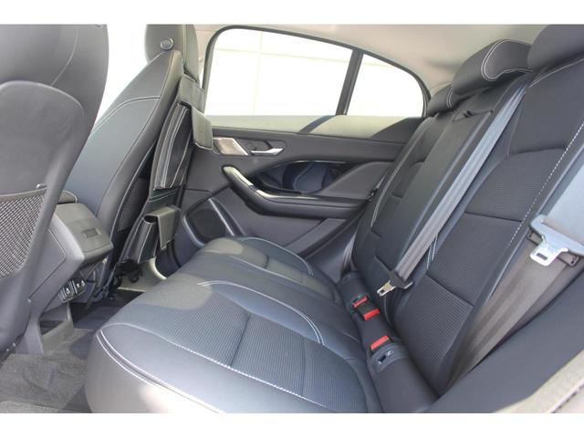 Iペイス SE ジャガー認定中古車 4WD 22ンチ純正AW デジタルミラー エアサスペンション 液晶ルームミラー 固定式ガラスルーフ パワーテールゲート パノラミックルーフ(21枚目)