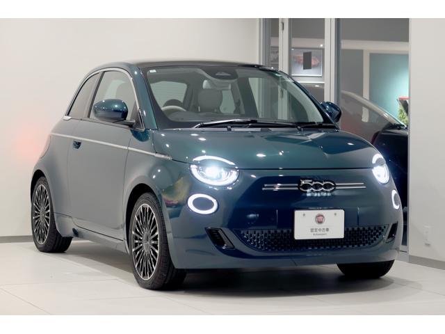 ５００ｅ アイコン　４３Ｋｗ　ワンオーナー　ＦＩＡＴロゴエコレザーシート　純正ナビ　１０．２５タッチパネルディスプレイ　ワイヤレスチャージングパッド　ＥＴＣ２．０　ＬＥＤヘッドライト　ガラスルーフ　新車保証継承（4枚目）
