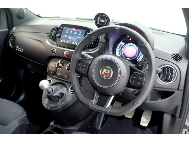 アバルト５９５ Ｆ５９５　右５ＭＴ　７インチタッチパネルモニター付Ｕｃｏｎｎｅｃｔ　レコードモンツァマフラー　キセノン　イエローキャリパー＆シートベルト　認定中古車保証１年（22枚目）