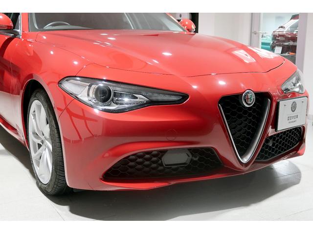 ジュリア スーパー　ワンオーナー　ブラックレザー　シートヒーター　キセノン　８．８インチコネクトシステム　バックカメラ　ハーマンカードン１４スピーカー　認定中古車保証１年（5枚目）