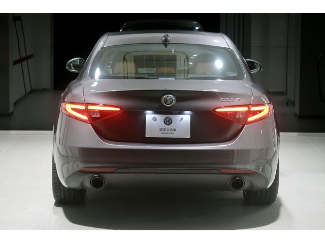 ジュリア TI ワンオーナー キセノン ブラウンレザー 純正ナビ&テレビ 8.8インチコネクトシステム バックカメラ ワイヤレスチャージングパッド 認定中古車保証1年(3枚目)