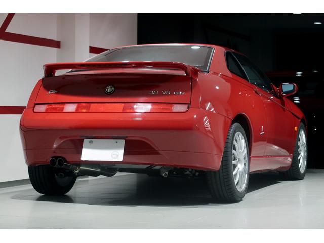 アルファGTV 3.2 V6 24V 左ハンドル 6MT MOMOタンゴベージュレザー ステアリングラックOH済 左右フロントロアアーム新品交換 Fブレーキホース新品交換 バッテリー新品交換 外装同色補修済 タイミングベルト交換付(17枚目)