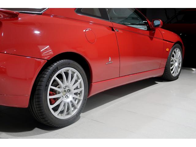 アルファGTV 3.2 V6 24V 左ハンドル 6MT MOMOタンゴベージュレザー ステアリングラックOH済 左右フロントロアアーム新品交換 Fブレーキホース新品交換 バッテリー新品交換 外装同色補修済 タイミングベルト交換付(19枚目)
