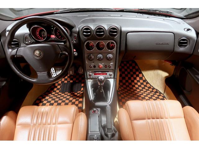アルファGTV 3.2 V6 24V 左ハンドル 6MT MOMOタンゴベージュレザー ステアリングラックOH済 左右フロントロアアーム新品交換 Fブレーキホース新品交換 バッテリー新品交換 外装同色補修済 タイミングベルト交換付(30枚目)