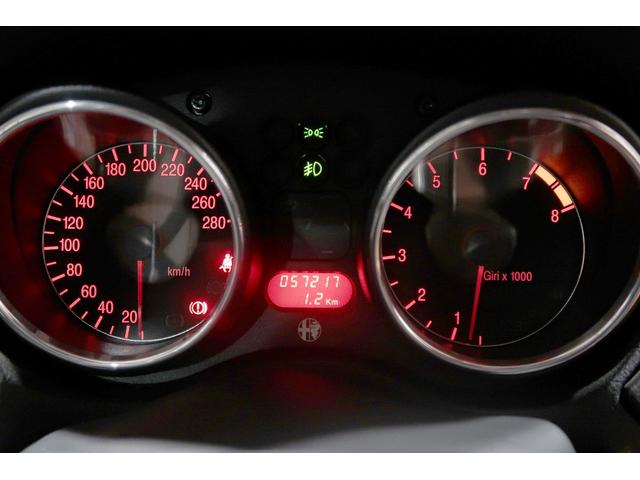 アルファGTV 3.2 V6 24V 左ハンドル 6MT MOMOタンゴベージュレザー ステアリングラックOH済 左右フロントロアアーム新品交換 Fブレーキホース新品交換 バッテリー新品交換 外装同色補修済 タイミングベルト交換付(32枚目)