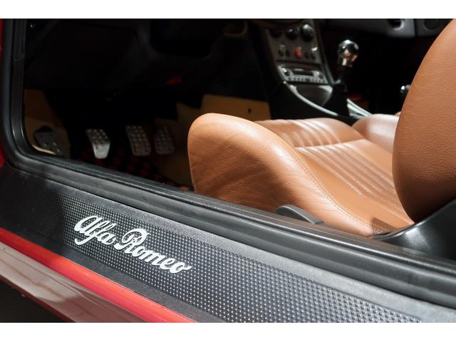 アルファGTV 3.2 V6 24V 左ハンドル 6MT MOMOタンゴベージュレザー ステアリングラックOH済 左右フロントロアアーム新品交換 Fブレーキホース新品交換 バッテリー新品交換 外装同色補修済 タイミングベルト交換付(37枚目)