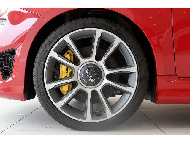 アバルト６９５ ツーリズモ　ワンオーナー　ブラックレザー　７インチタッチパネルモニター付Ｕｃｏｎｎｅｃｔ　レコードモンツファマフラー　ブレンボイエローキャリパー　バックソナー　パドルシフト　新車保証継承（50枚目）