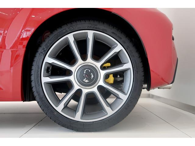 アバルト６９５ ツーリズモ　ワンオーナー　ブラックレザー　７インチタッチパネルモニター付Ｕｃｏｎｎｅｃｔ　レコードモンツファマフラー　ブレンボイエローキャリパー　バックソナー　パドルシフト　新車保証継承（52枚目）