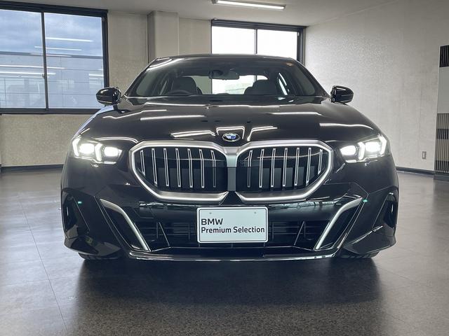 ５シリーズ ５２５Ｌｉ　エクスクルーシブ　Ｍスポーツ　ワンオーナー車　ブラックレザーシート　純正ナビゲーション　ＥＴＣ　地デジチューナー　アクティブクルーズコントロール　フロント・リアコーナーセンサー（4枚目）