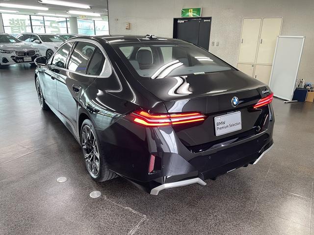 ５シリーズ ５２５Ｌｉ　エクスクルーシブ　Ｍスポーツ　ワンオーナー車　ブラックレザーシート　純正ナビゲーション　ＥＴＣ　地デジチューナー　アクティブクルーズコントロール　フロント・リアコーナーセンサー（9枚目）