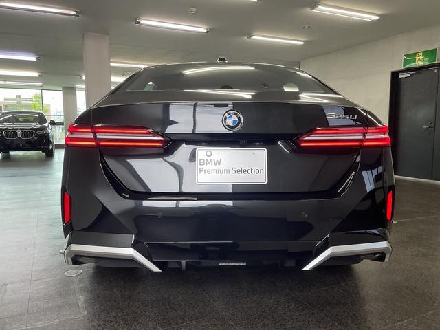 ５シリーズ ５２５Ｌｉ　エクスクルーシブ　Ｍスポーツ　ワンオーナー車　ブラックレザーシート　純正ナビゲーション　ＥＴＣ　地デジチューナー　アクティブクルーズコントロール　フロント・リアコーナーセンサー（11枚目）