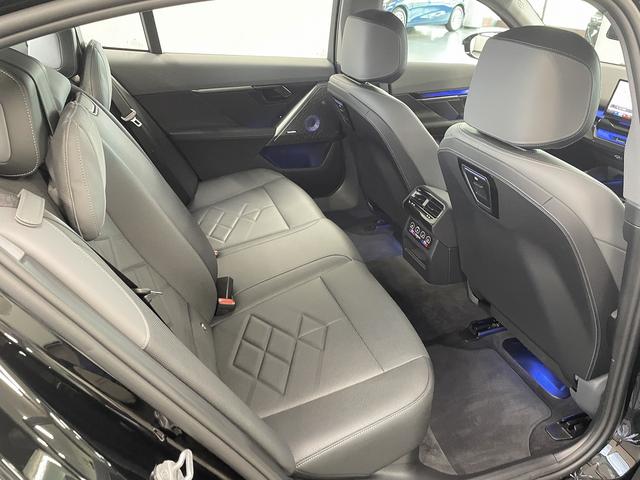 ５シリーズ ５２５Ｌｉ　エクスクルーシブ　Ｍスポーツ　ワンオーナー車　ブラックレザーシート　純正ナビゲーション　ＥＴＣ　地デジチューナー　アクティブクルーズコントロール　フロント・リアコーナーセンサー（26枚目）
