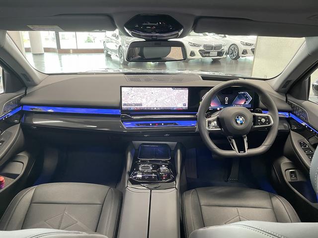 ５シリーズ ５２５Ｌｉ　エクスクルーシブ　Ｍスポーツ　ワンオーナー車　ブラックレザーシート　純正ナビゲーション　ＥＴＣ　地デジチューナー　アクティブクルーズコントロール　フロント・リアコーナーセンサー（28枚目）