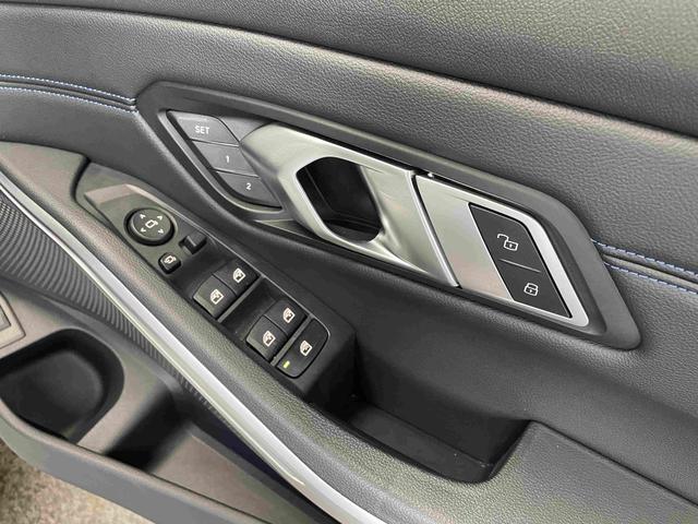 ３シリーズ ３１８ｉツーリング　Ｍスポーツ　ワンオーナー車　コンフォートパッケージ　１８インチ　ＴＶチューナー　電動トランクゲート　アラウンドビューモニター　シートヒーター（32枚目）