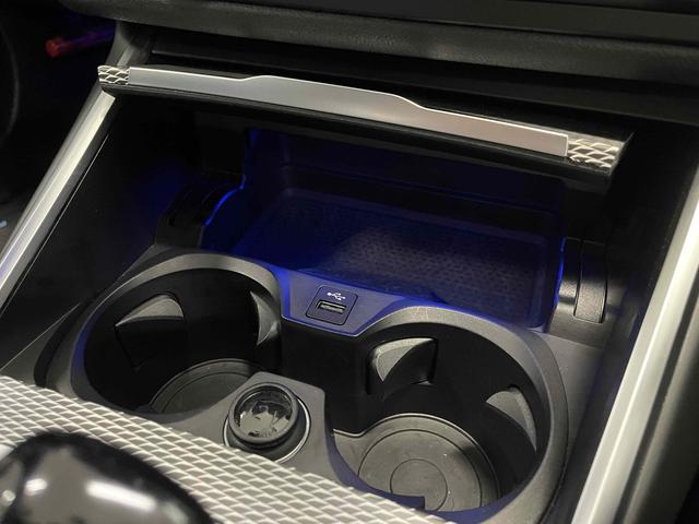 ３シリーズ ３１８ｉツーリング　Ｍスポーツ　ワンオーナー車　コンフォートパッケージ　１８インチ　ＴＶチューナー　電動トランクゲート　アラウンドビューモニター　シートヒーター（47枚目）