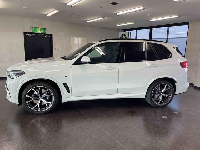 Ｘ５ ｘＤｒｉｖｅ　３５ｄ　Ｍスポーツハイラインパッケージ　ワンオーナー禁煙車　ブラックレザー　パノラマガラスサンルーフ　前後シートヒーター　２１インチＡＷ　ヘッドアップディスプレイ　追従式クルコン　ハンドルサポート（7枚目）