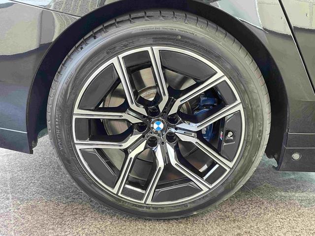 ７シリーズ ７４０ｄ　ｘＤｒｉｖｅ　Ｍスポーツ　元デモカー　ブラックレザー　Ｂｏｗｅｒｓ　＆　Ｗｉｌｋｉｎｓ　アイコニックグロー　アラウンドビューモニター　電動トランクゲート（22枚目）