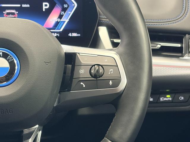 iX1 eDrive 20 Mスポーツ 弊社元デモカー テクノロジーパッケージ ドライビング・アシスト・プロフェッショナル ヘッドアップ・ディスプレイ インテリア・カメラ(7枚目)