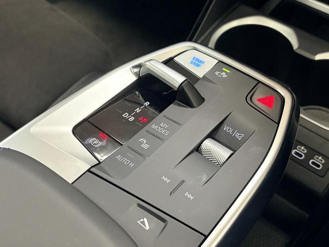 iX1 eDrive 20 Mスポーツ 弊社元デモカー テクノロジーパッケージ ドライビング・アシスト・プロフェッショナル ヘッドアップ・ディスプレイ インテリア・カメラ(10枚目)