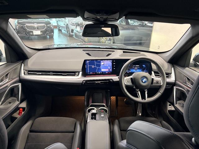 iX1 eDrive 20 Mスポーツ 弊社元デモカー テクノロジーパッケージ ドライビング・アシスト・プロフェッショナル ヘッドアップ・ディスプレイ インテリア・カメラ(14枚目)