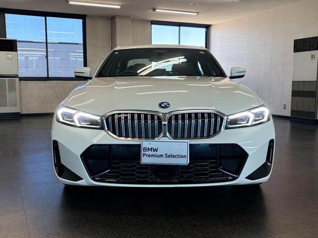 3シリーズ 330e Mスポーツ 弊社デモカー ブラックレザーシート 純正ナビゲーション ETC フロント・リアコーナーセンサー アクティブクルーズコントロール アラウンドビューモニター(4枚目)