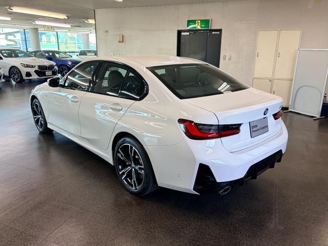 3シリーズ 330e Mスポーツ 弊社デモカー ブラックレザーシート 純正ナビゲーション ETC フロント・リアコーナーセンサー アクティブクルーズコントロール アラウンドビューモニター(8枚目)