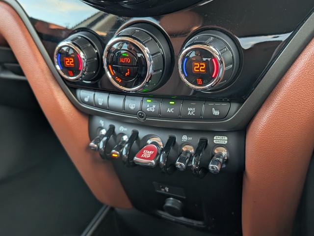 ＭＩＮＩ クーパーＤクロスオーバープレミアム＋Ｐクラシクトリム　モルトブラウンレザー　純正ナビ＋ＣＡＲＰＬＡＹ付（21枚目）