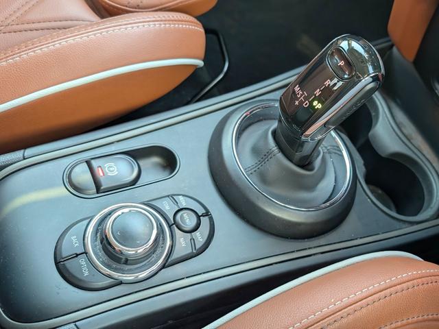 ＭＩＮＩ クーパーＤクロスオーバープレミアム＋Ｐクラシクトリム　モルトブラウンレザー　純正ナビ＋ＣＡＲＰＬＡＹ付（22枚目）