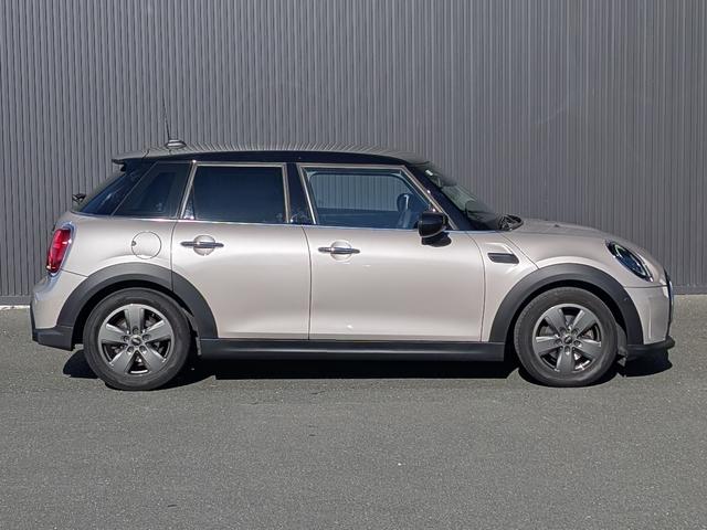 ＭＩＮＩ クーパー　クラシック・トリム　アップルカープレイ付き（8枚目）