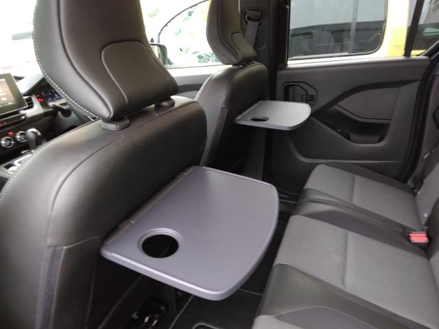 カングー インテンス　１．３ターボガソリン車　デモＵＰ　７速ＥＤＣ　両側スライドドア　ダブルバックドア　追従クルコン　ＡｐｐｌｅＣａｒＰｌａｙ／ＡｎｄｒｏｉｄＡｕｔｏ対応ディスプレイオーディオ　後ソナーＲカメラ（17枚目）