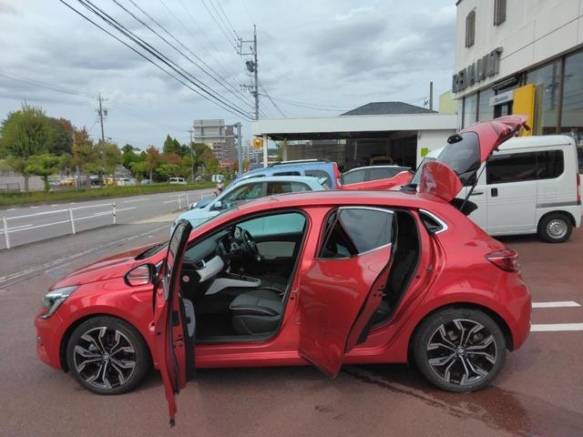 ルーテシア E-テックハイブリッド 0-170km/h対応追従クルコン レーンセンタリングアシスト 先進安全機能 Apple/Androidディスプレイオーディオ Rカメラ 前後ソナー ステアリングヒーター 17AW(5枚目)