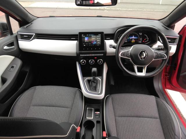 ルーテシア E-テックハイブリッド 0-170km/h対応追従クルコン レーンセンタリングアシスト 先進安全機能 Apple/Androidディスプレイオーディオ Rカメラ 前後ソナー ステアリングヒーター 17AW(10枚目)