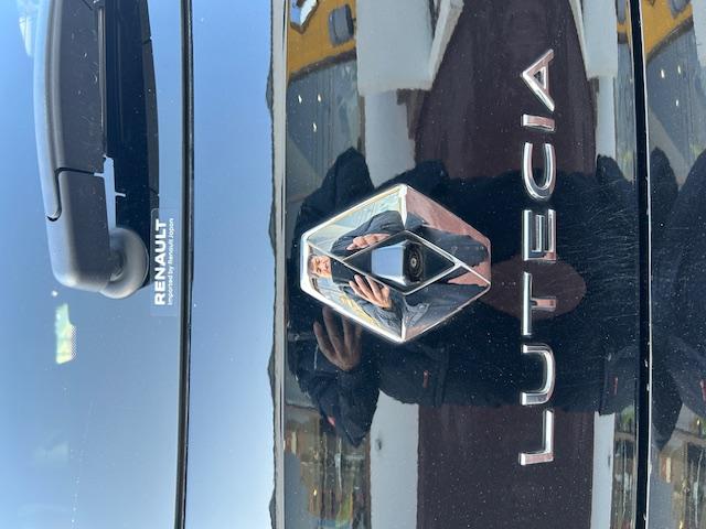 ルーテシア インテンス　プラス　デモＵＰ　本革シート　シートヒーター　ステアリングヒーター　０－１７０ｋｍ／ｈ対応追従クルコン　Ａｐｐｌｅ／Ａｎｄｒｏｉｄディスプレイオーディオ　Ｒカメラ　パドルシフト（6枚目）