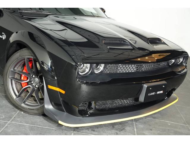 ＳＲＴ　ヘルキャットワイド　新車・ジェイルブレイク・ラストコール・ヘルキャットロゴ入りアルカンタラコンビレザーシート　サンルーフ　レッドキャリパー　パークセンサー(10枚目)