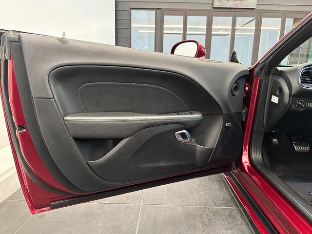 ダッジ・チャレンジャー Ｔ／Ａ３９２　ＥＤＧＥ　ＣＵＳＴＯＭＳ　ＲーＬＩＮＥ／ＷＯＲＫ２０インチアルミ／ａｉｒ　ｆｏｒｃｅ／専用アルカンタラコンビレザーシート／ＡＬＰＩＮＥサウンド／ＡｐｐｌｅＣａｒＰｌａｙ／ＡｎｄｒｏｉｄＡｕｔｏ（25枚目）