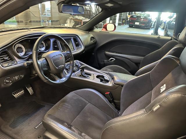 ダッジ・チャレンジャー Ｔ／Ａ３９２　ＥＤＧＥ　ＣＵＳＴＯＭＳ　ＲーＬＩＮＥ／ＷＯＲＫ２０インチアルミ／ａｉｒ　ｆｏｒｃｅ／専用アルカンタラコンビレザーシート／ＡＬＰＩＮＥサウンド／ＡｐｐｌｅＣａｒＰｌａｙ／ＡｎｄｒｏｉｄＡｕｔｏ（28枚目）