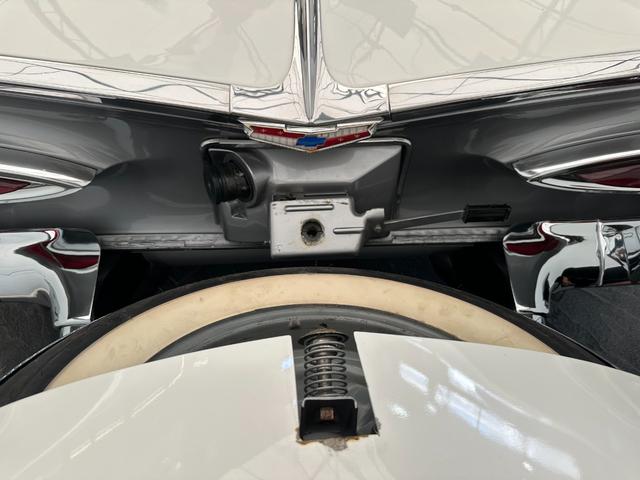 シボレーインパラ 1959y ワイヤーホイール ホワイトリボンタイヤ コラムAT フロントベンチシート(21枚目)