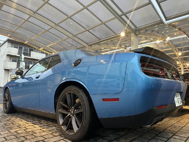ダッジ・チャレンジャー Ｒ／Ｔ　サンルーフ　アルカンタラコンビレザーシート　シートヒーター／ベンチレーション　ｂｒｅｍｂｏレッドキャリパー　ＭＯＰＥＲボンネットピン　ステアリングヒーター（8枚目）