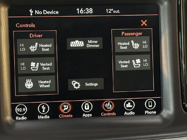 ダッジ・チャレンジャー Ｒ／Ｔ　サンルーフ　アルカンタラコンビレザーシート　シートヒーター／ベンチレーション　ｂｒｅｍｂｏレッドキャリパー　ＭＯＰＥＲボンネットピン　ステアリングヒーター（13枚目）