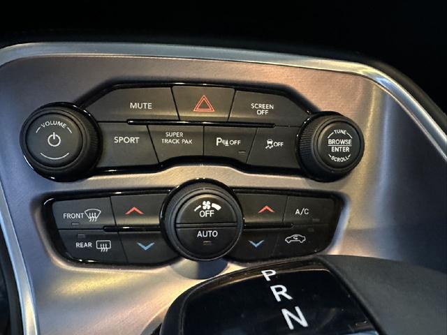 ダッジ・チャレンジャー Ｒ／Ｔ　サンルーフ　アルカンタラコンビレザーシート　シートヒーター／ベンチレーション　ｂｒｅｍｂｏレッドキャリパー　ＭＯＰＥＲボンネットピン　ステアリングヒーター（15枚目）