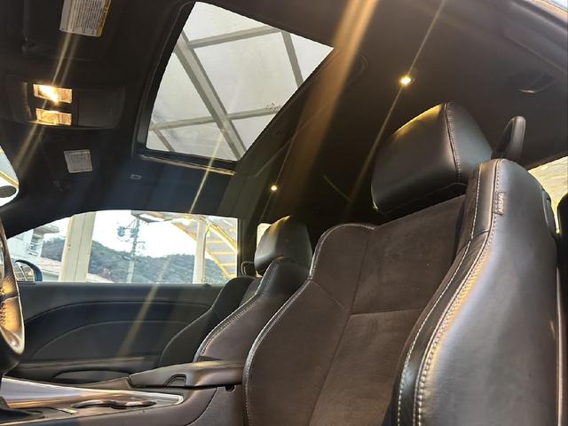 ダッジ・チャレンジャー Ｒ／Ｔ　サンルーフ　アルカンタラコンビレザーシート　シートヒーター／ベンチレーション　ｂｒｅｍｂｏレッドキャリパー　ＭＯＰＥＲボンネットピン　ステアリングヒーター（17枚目）