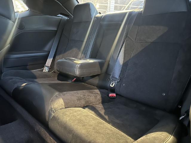 ダッジ・チャレンジャー Ｒ／Ｔ　サンルーフ　アルカンタラコンビレザーシート　シートヒーター／ベンチレーション　ｂｒｅｍｂｏレッドキャリパー　ＭＯＰＥＲボンネットピン　ステアリングヒーター（19枚目）