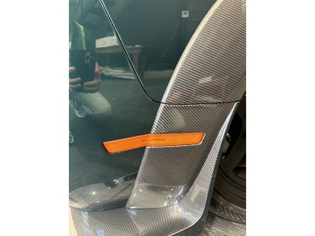 ダッジ・チャレンジャー Ｒ／Ｔスキャットパックワイド　ＩＮＯＺＥＴＥＫオールプロテクションラッピング仕様　カーボンボンネット／フェンダー／Ｆスポイラー／トランクスポイラー　ＢＣフォージド２０インチアルミ　左右４本出しマフラー（5枚目）