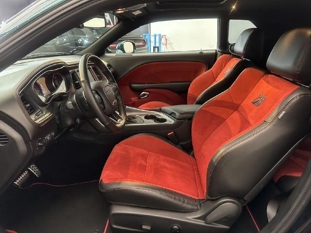 ダッジ・チャレンジャー Ｒ／Ｔスキャットパックワイド　ＩＮＯＺＥＴＥＫオールプロテクションラッピング仕様　カーボンボンネット／フェンダー／Ｆスポイラー／トランクスポイラー　ＢＣフォージド２０インチアルミ　左右４本出しマフラー（11枚目）