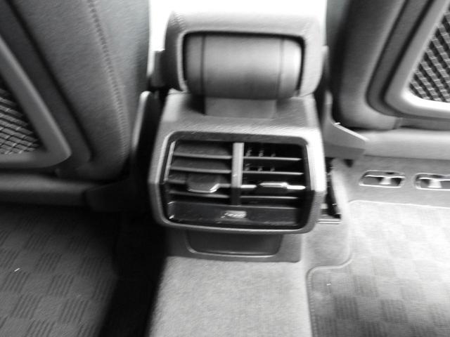 Ｑ３ ３５ＴＦＳＩアドバンスド　アウディ認定中古車保証　コンビニエンス＆アシスタンスパッケージ　ＭＭＩナビゲーション　サラウンドビューカメラ　ＬＥＤリヤコンビネーションライト　／　ダイナミックインディケーター（12枚目）